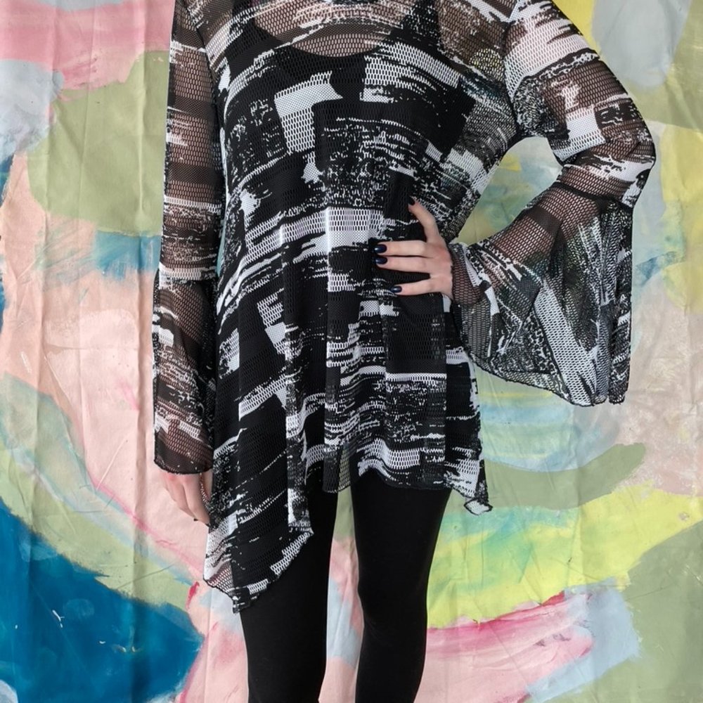Adore Ladies Cover-Up Netted Sz M Black & White